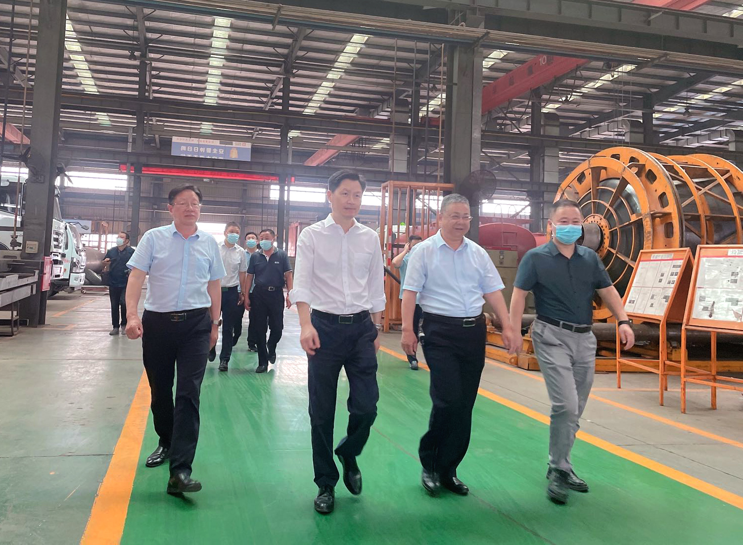 市委常委、常務(wù)副市長甘國棟一行蒞臨楚勝汽車集團調(diào)研