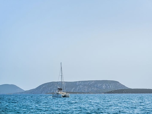 2Hulls – Catamaran Charter Guides, Sailing Gear & Catamaran Brands 6 image 5