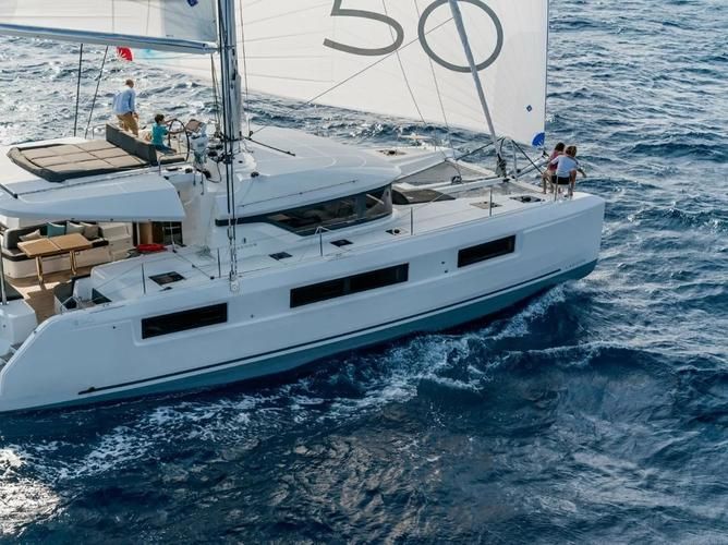 买还是租?豪华双体船真实花费大揭秘,别被广告忽悠了 1 luxury catamaran for sale charter cost_luxury catamaran for sale charter cost_luxury catamaran for sale charter cost